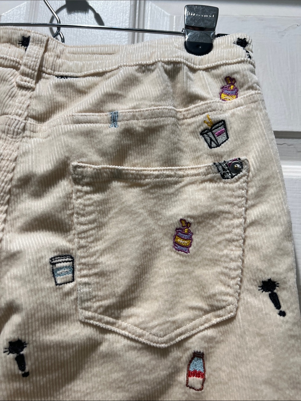 Pilcro Cream Embroidered Snack Motif The Icon Slight Flare Jeans - Picture 11 of 13